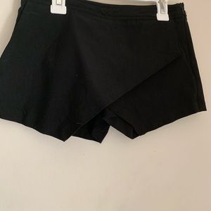 BLACK GUESS SKORT